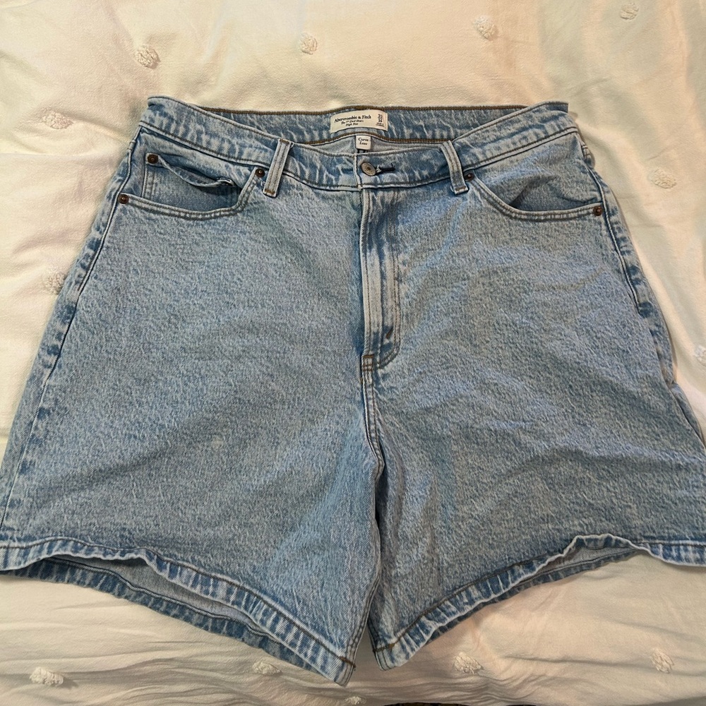 Abercrombie Curve Love 7” high rise Dad Short
